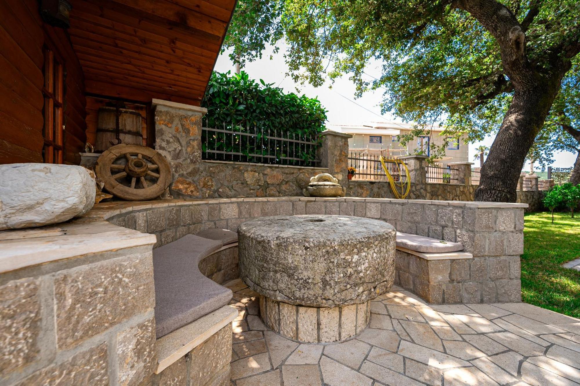 Villa Helena Kotor Luaran gambar