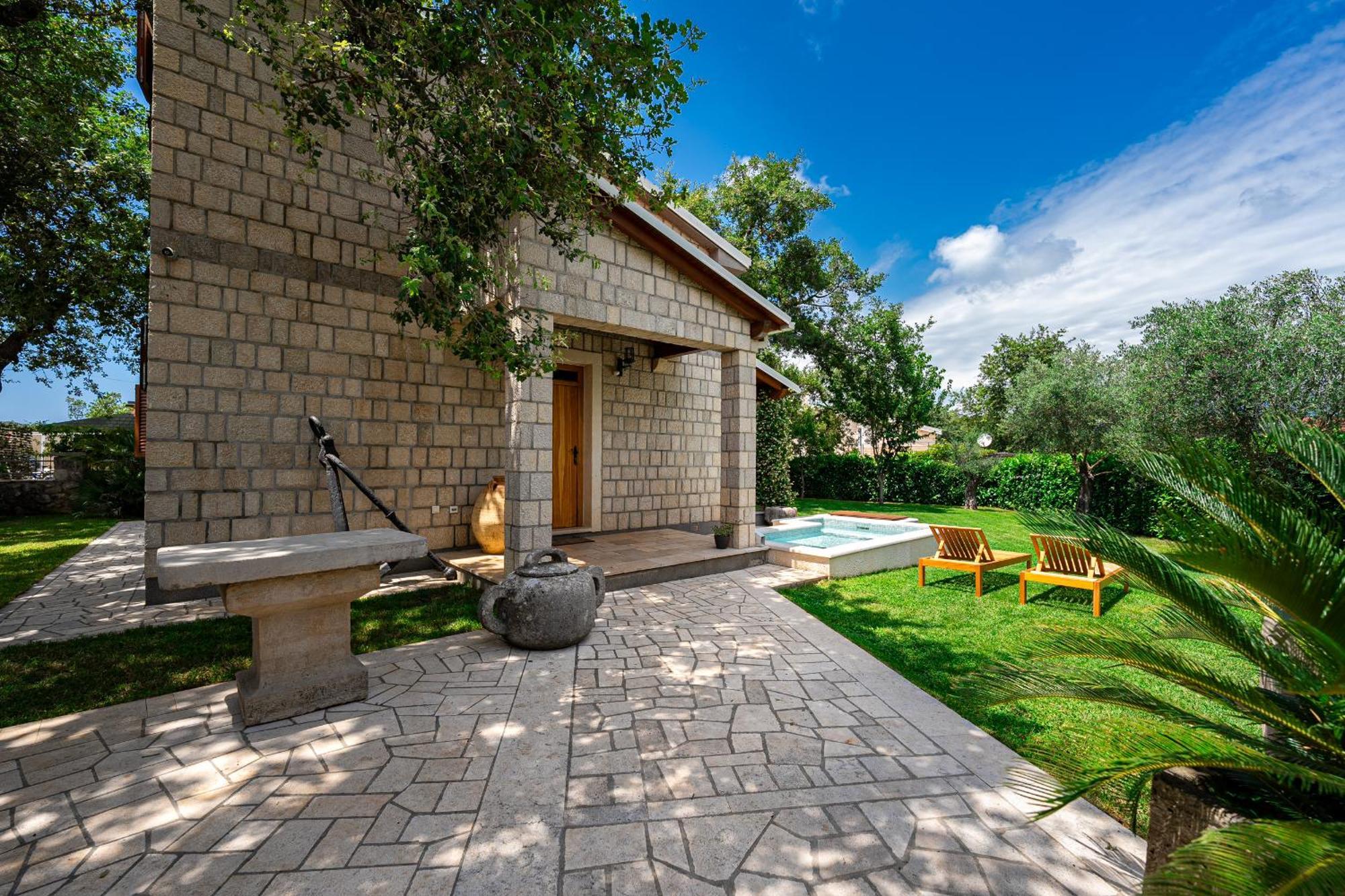 Villa Helena Kotor Luaran gambar